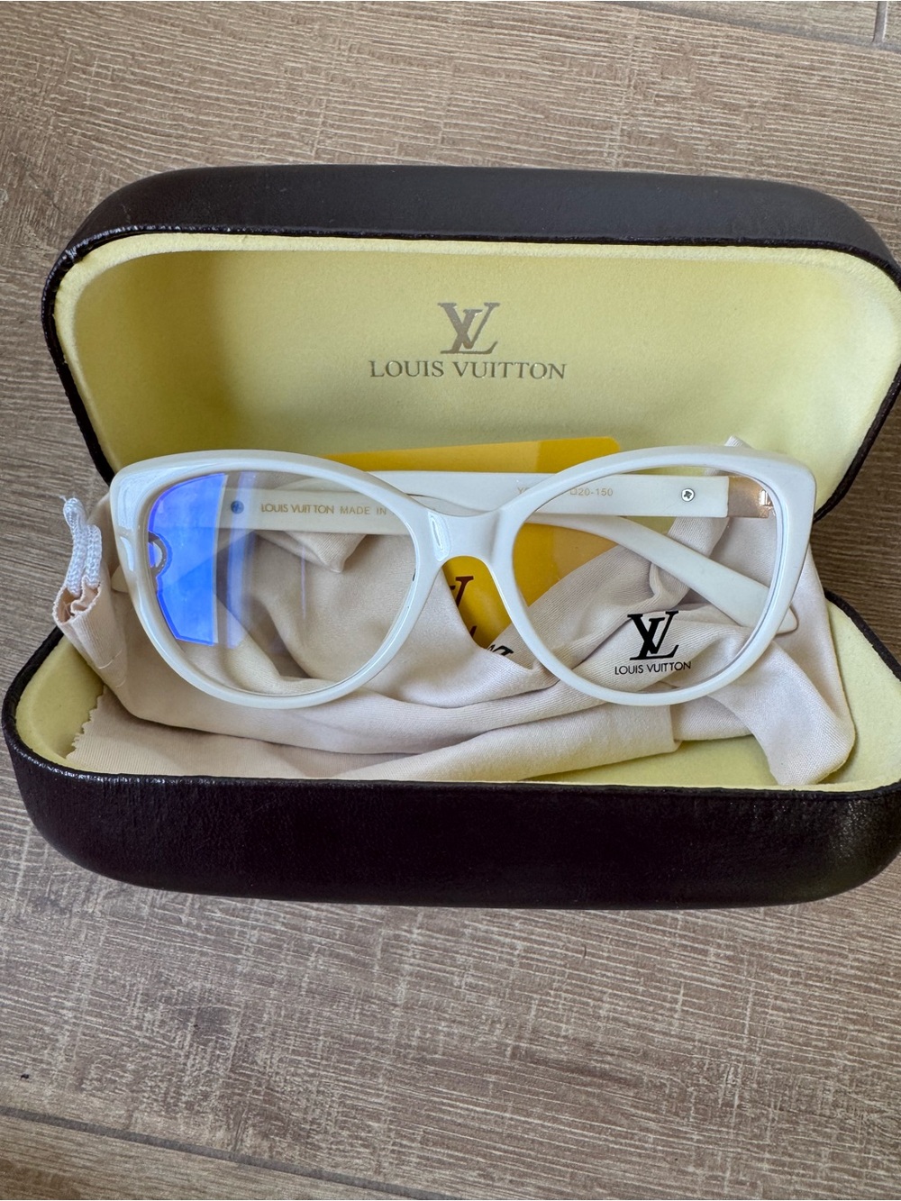 White Cat Eye Fashion Glasses with Clear Lenses & Case